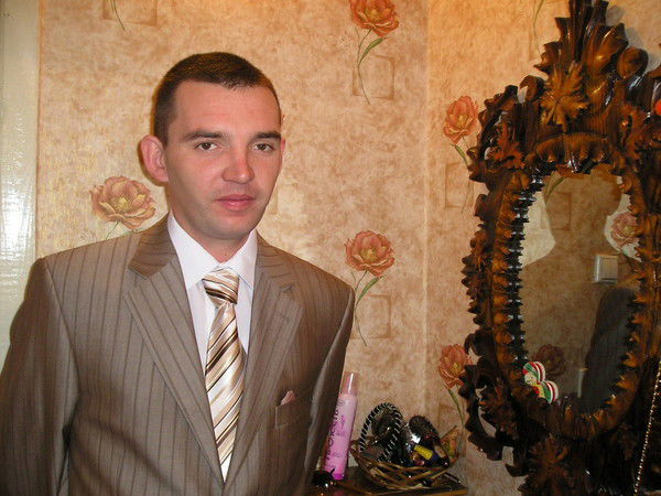 Виталий Иванов