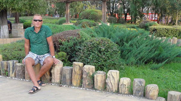 Игорь Толстихин