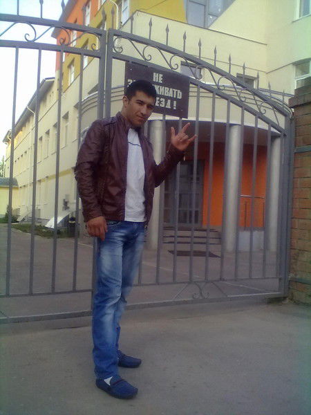 Исфандиёр Бурхон