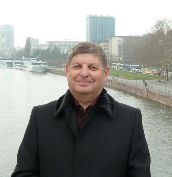 Владимир Петров