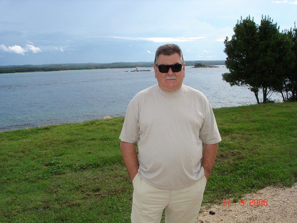 Олег Комаров