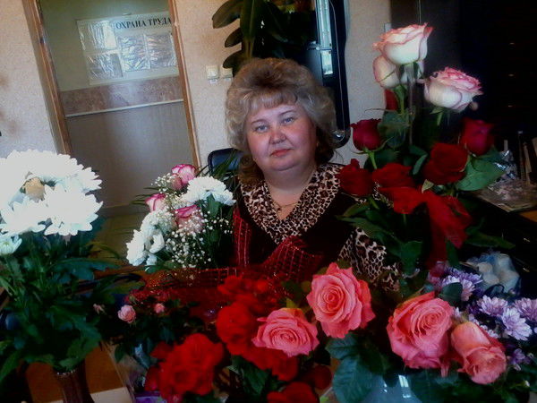 Елена Попова
