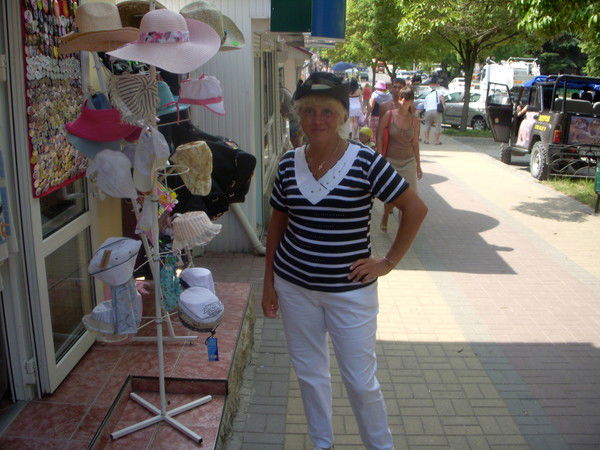 Людмила Петрова