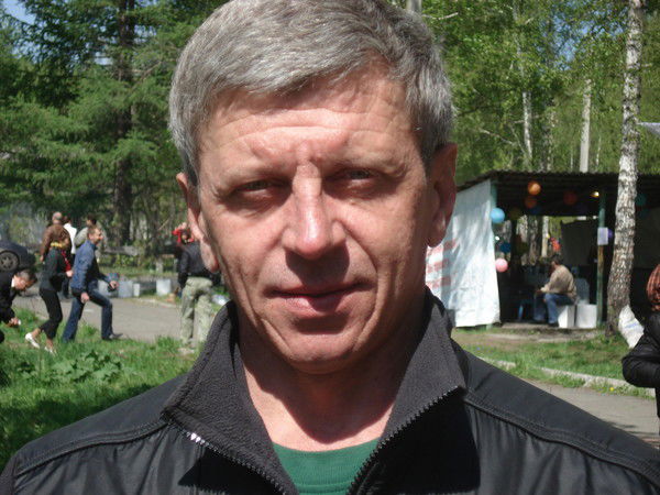 Слава Сафонов