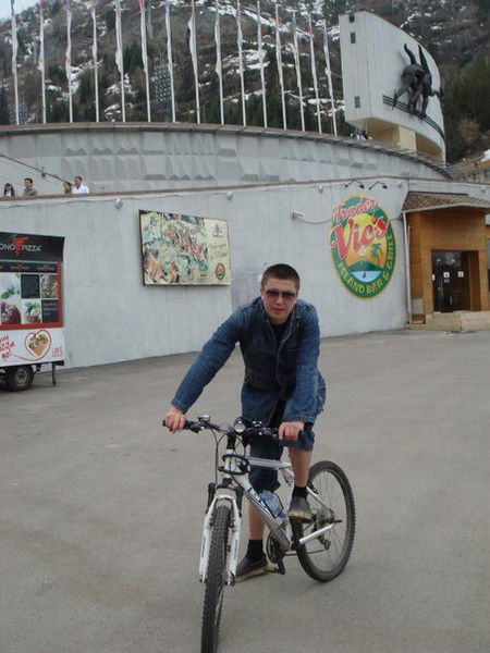 Надир Есжанов