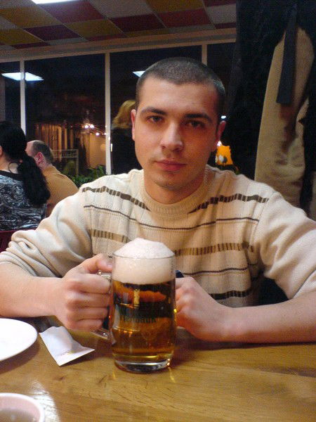 Роман Перец