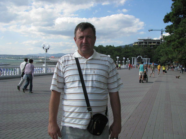 Анатолий Устин