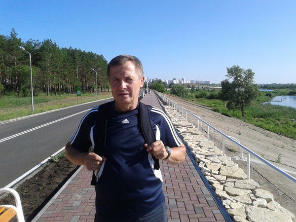 Юрий Стариков