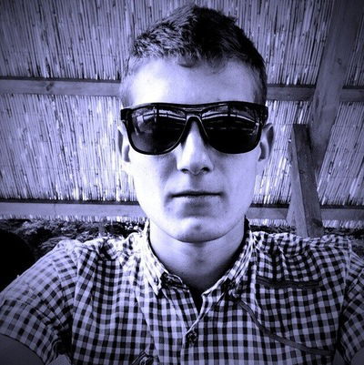 Вася Садварій