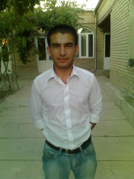 Искандар Икромов