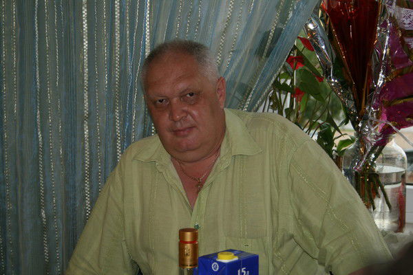 Михаил Антонов