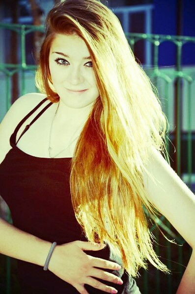 Алена Попова