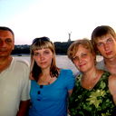Андрей @}->