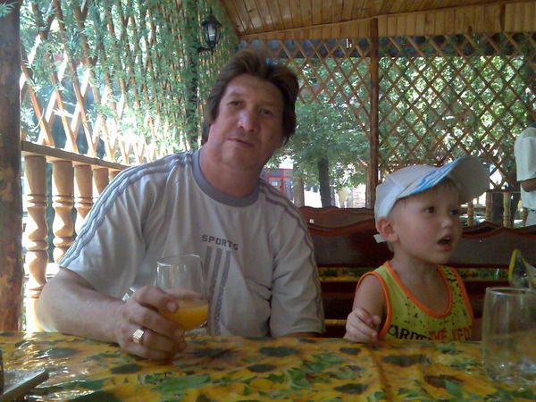 Олег Атаханов