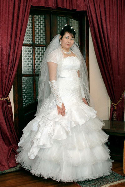 Лола Умарова