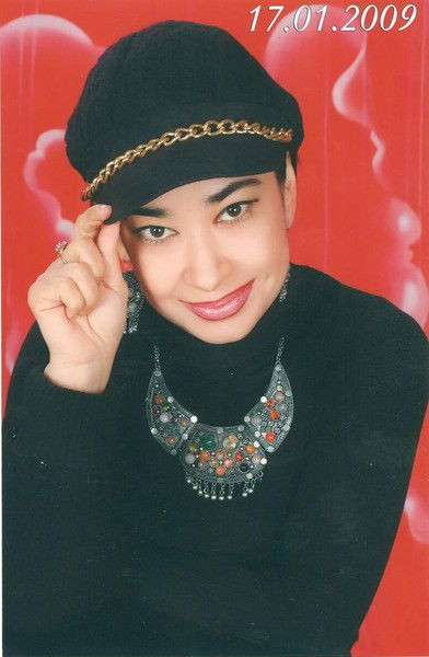 Лола Акбарова