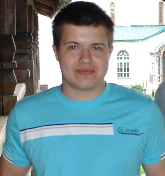 Роман Попов