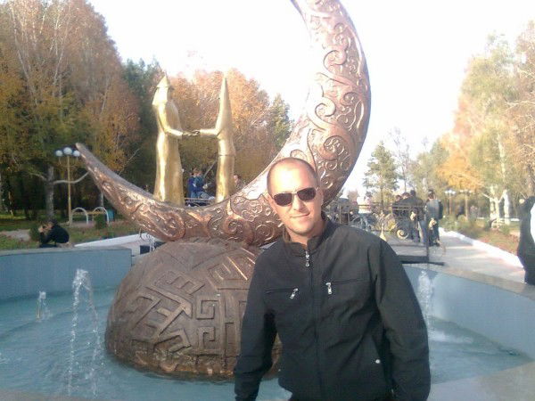 Олег Максаков