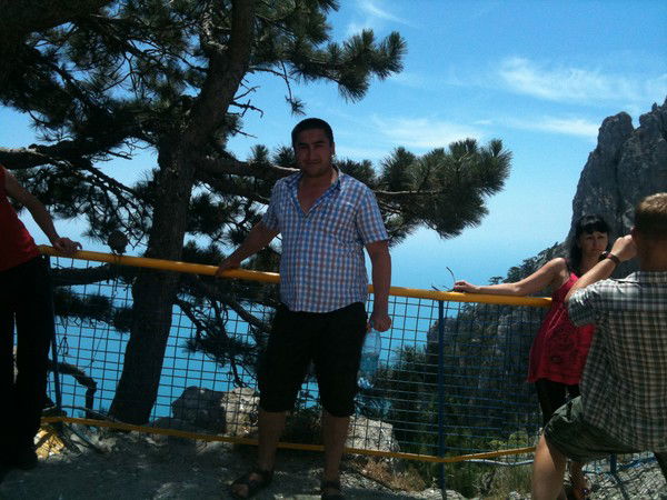 Шохзод Дустов