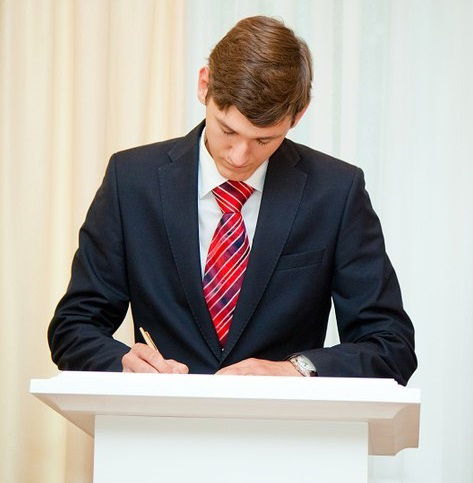 Илья Николаев