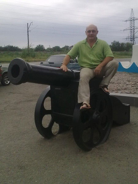 Юрий Петров