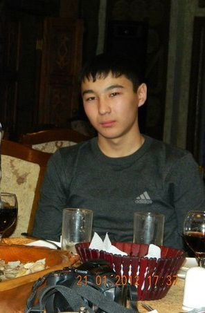 Айбек Искаков