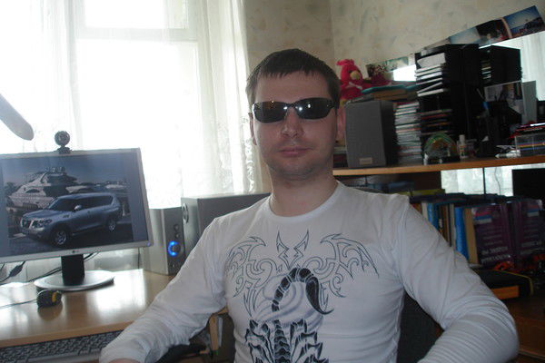 Den Муравьев