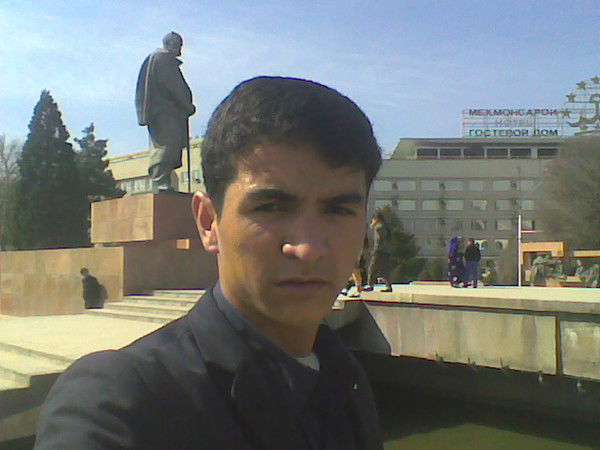 Даврон Холов