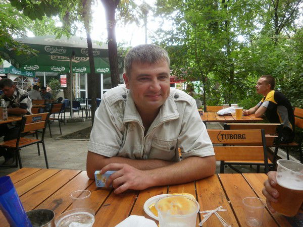 Роман Старов