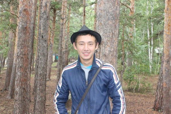 Нaзaрбeк Кeнжeтaeв