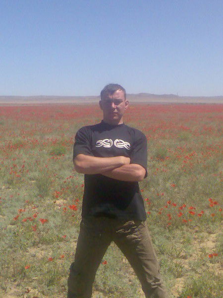 Женя Микуров