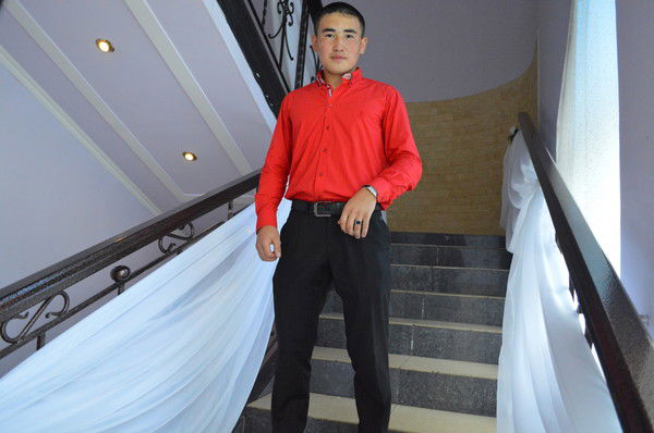 Азат Аманжолов