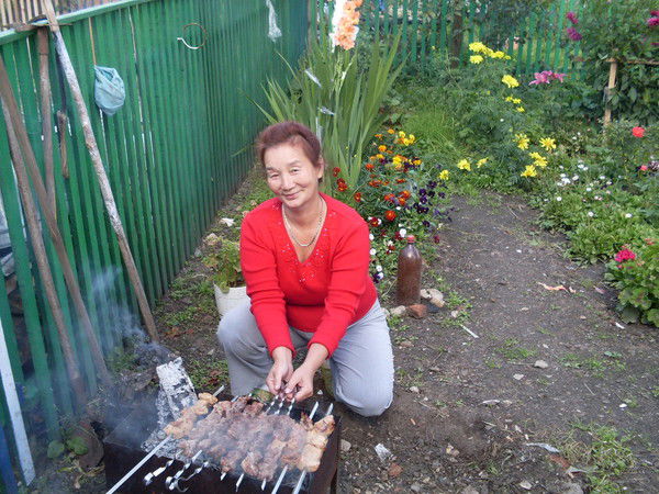 Зина Самолетова