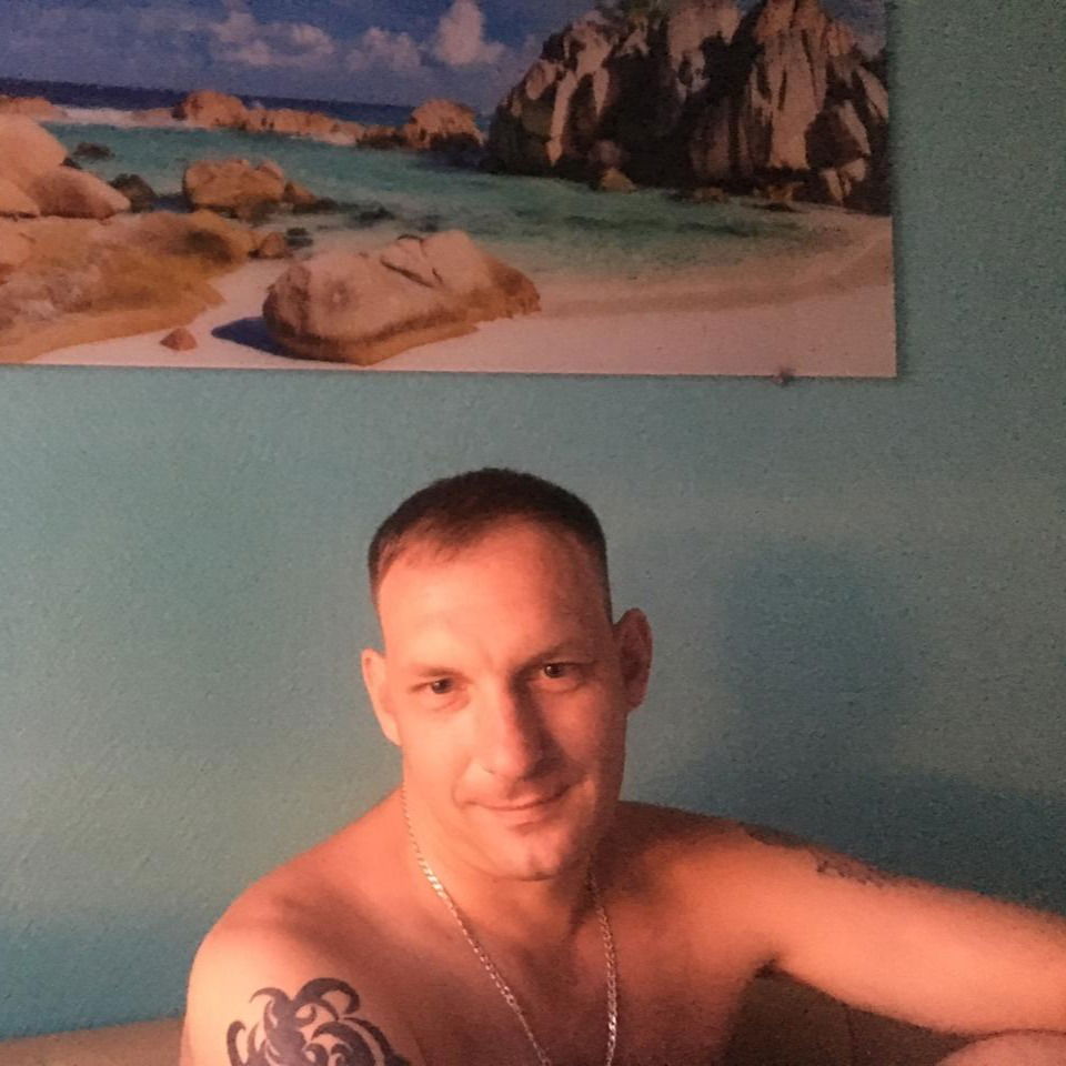 Alex Аморалес