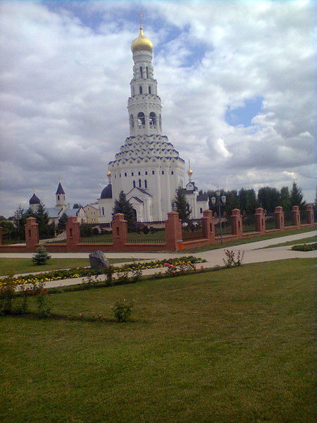 Отабек Хусанов