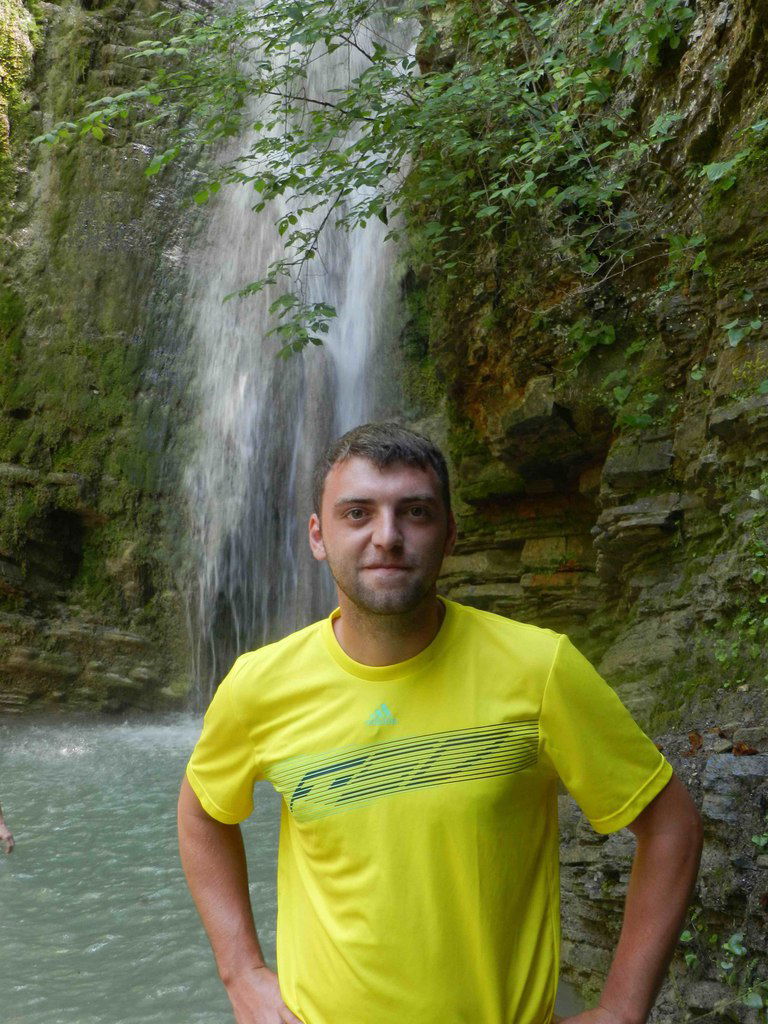 Денис Ларионов