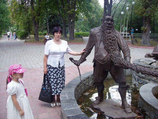 Катя Мостовая