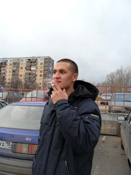 Евгений Ларионов