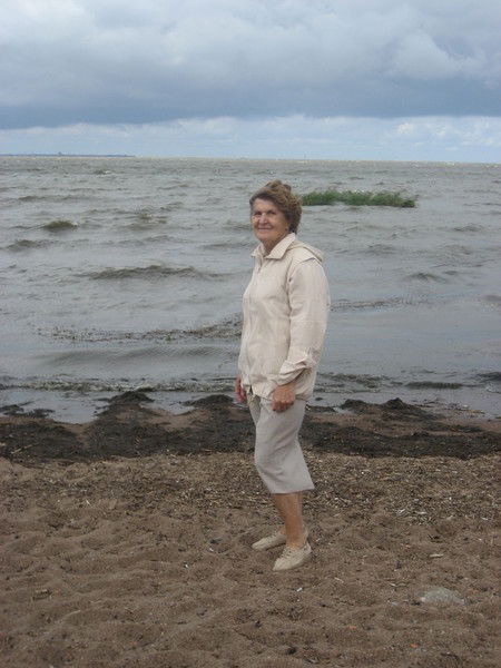 Анна Бурова