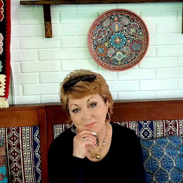 Наташа Перекрестенко