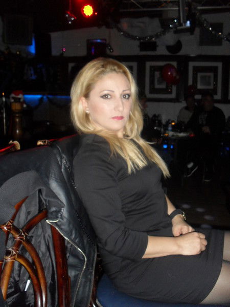 Офелиа Манелова