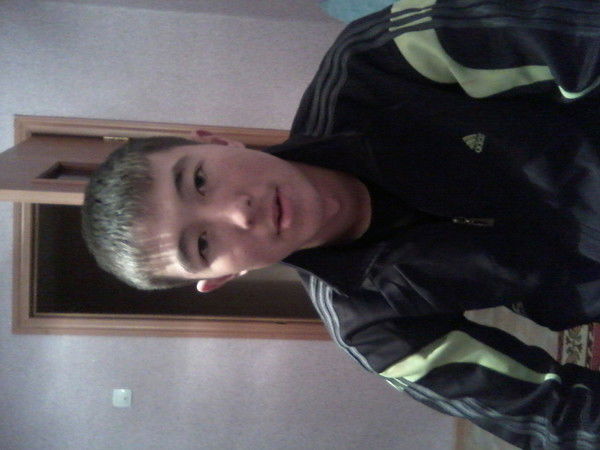 Женiс Мaлюков