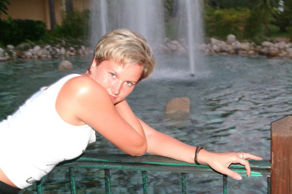 Елена Елена