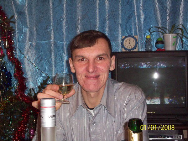 Роман Суров