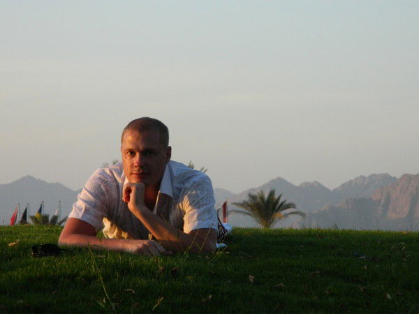 Антон Столяров