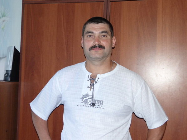 Александр Неустроев