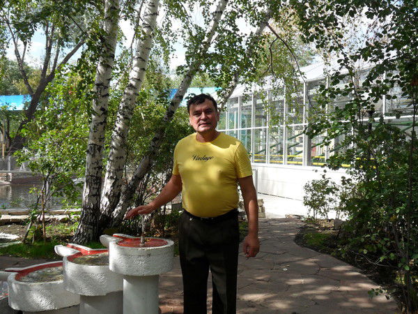 Виктор Петров