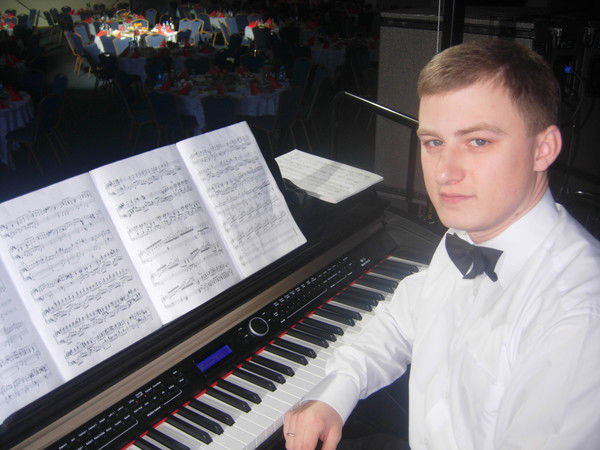 Дмитрий Манекин