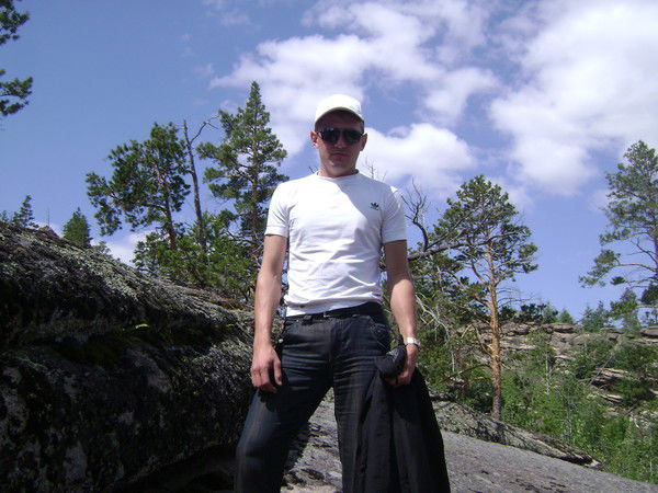 Денис Воложанин