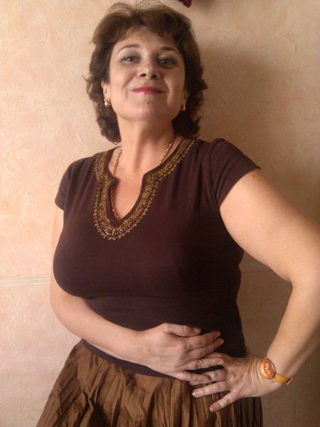 Лара Альварес